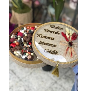 Bombeli Cam Kutuda Çikolata